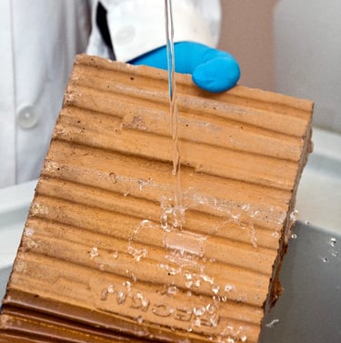 Ejemplo de como actúa la protección nanotecnológica de Aquashield Forte de Tecnan. 