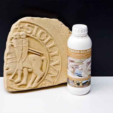 Envase de Tecnadis Solidus de Tecnan y obra antigua donde se aplicó.