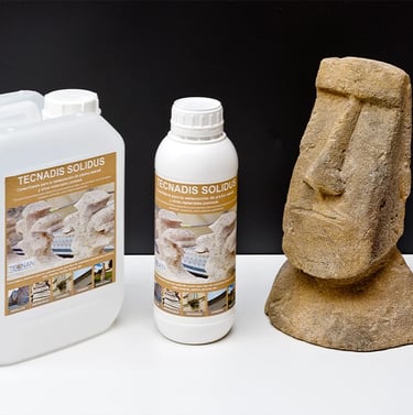 Envases de Tecnadis Solidus de Tecnan y obra antigua donde se aplicó.