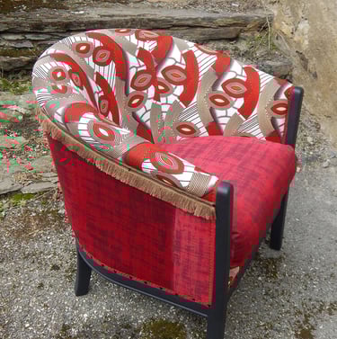 fauteuil tonneau tissu velours mélangé à un tissu wax