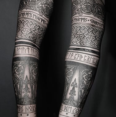 Tatouage viking et nordique en bandes bras.