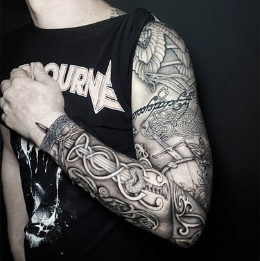 Tatouage Seignuer des Anneaux bras complet. Full Lord of the rings arm tattoo.