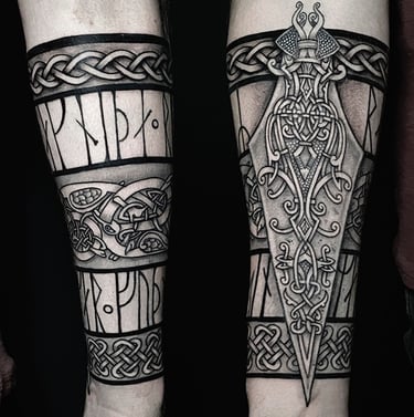 Tatouage viking et nordique en bandes avant-bras.