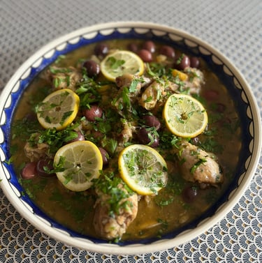 Tagine de poulet aux citrons confits, ça sent bon les épices chez marmite et papillote!