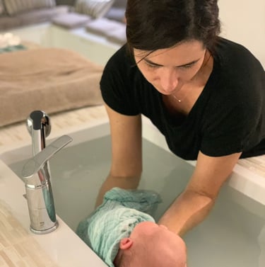 Bain bébé enveloppé, a domicile, a montbrison, dugay Emilie