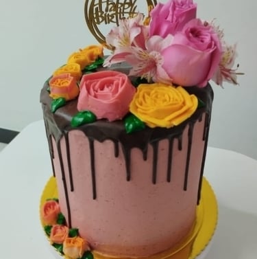 pasteleria queti torta alta flores frescas  chocolate baño