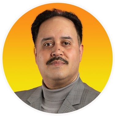 Headshot phot of Licensed Insurance Agent Leo Zuniga