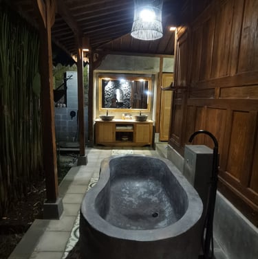 salle de bain extérieure balinaise