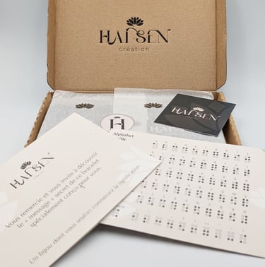 Emballage soigné Hái Sen Création une carte explicative et la dactylologie LSF ou alphabet braille