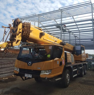 Mobil crane 25 ton kontruksi baja