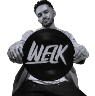 homem segurando um disco, dj welk