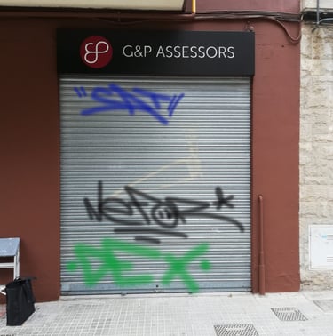 Antes y después, graffiti mural decorativo ,persiana empresa gestor asesor, Valencia, Alicante, Bcn