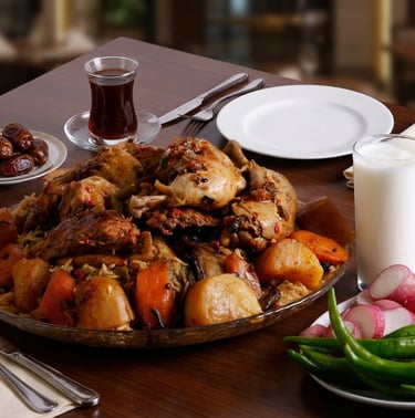 تصوير احترافي لطبق كبسة دجاج وزرب سعودي فاخر: خدمات تصوير طعام للمطاعم في الرياض.