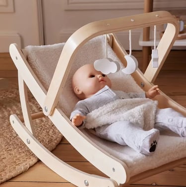 transat en bois pour poupon