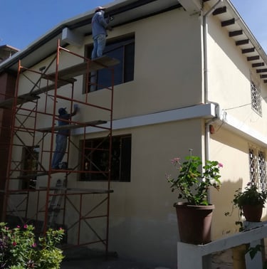 Servicio  de Mantenimiento Exterior, canaletas, limpieza, revisión correcto funcionamiento. Goteras 