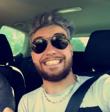 Photo de Maxime, l'homme a tout faire de Ô miracle Traiteur végétal végétarien