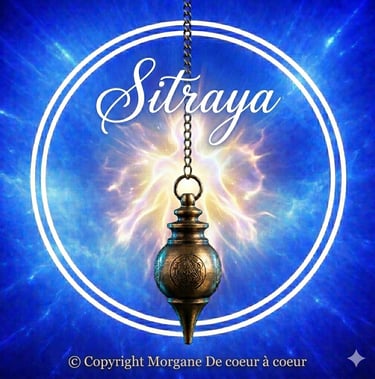 un etre de lumière en arrière plan, un pendule et sitraya écrit en blanc. Copiright Morgane de Coeur