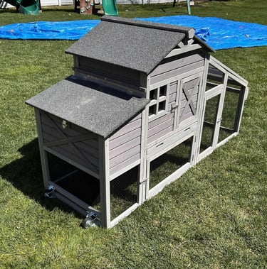 Aivituvin AIR32 chicken coop with wheels