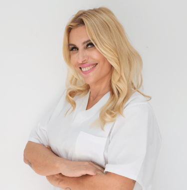 Cláudia Palmeiro, assistente dentária na clínica médica e dentária em Setúbal.