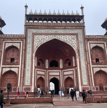 The entrance gate to the Taj Mahal 