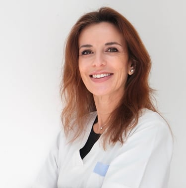 Sandra Cruz, assistente dentária na clínica médica e dentária em Setúbal.
