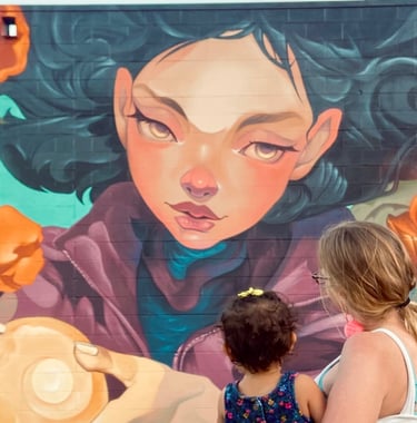 Aurora - arte público en Houston, muralismo, street art, arte callejero por Ona Salvador