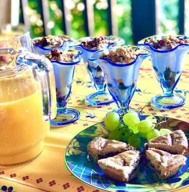 Petit déjeuner, Chambre d'hôte, Plazac, Périgord, Dordogne, France.