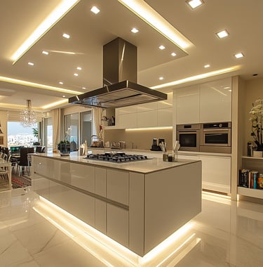 Cozinha de luxo moderna com ilha branca com iluminação LED, eletrodomésticos de última geração e luz