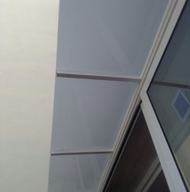 Marquesina  de vidrios laminares 4+4 butiral blanco