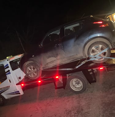 alt="Recovery truck loading vehicle in Droitwich – gallery image"