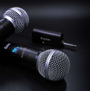 foto conceitual de microfone da marca Leson
