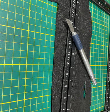 découpe du cuir de requin 