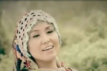 轻快好听的歌曲: 乌兰托娅 《我要去西藏》 高清。