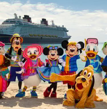 personajes Disney en isla privada de disney disney cruise line