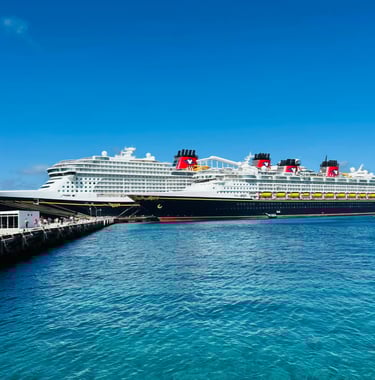 barco disney magic en puerto en cozumel mexico