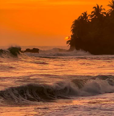 Sunrise over Bluff Beach, Isla Colon