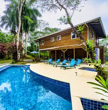 Toucan Hill Lodges pool and facilities