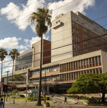 Foto do hospital Mãe, Porto Alegre, um dos locais de atuação do Dr. Lucas Vinicius Brun