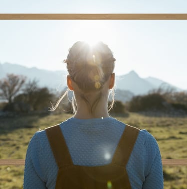 changement de vie femme qui regarde l'horizon