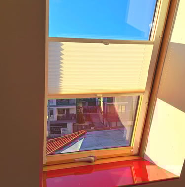 JALUZELE PLISATE MONTATE PE FERESTRE TIP VELUX, ASIROLL - AUTOROM SERVICE INTERNATIONAL PRODUCATOR