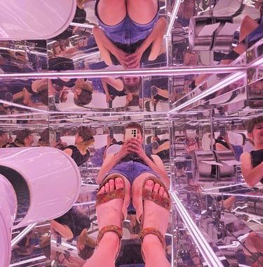 Zdjęcie w lustrze w łazience POP&ROLL