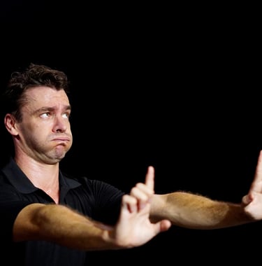 Spectacle, théâtre - Photo Dong phan -3- AU NOM DU PERE, DU FILS ET DE JACKIE CHAN - ARTEPHILE OFF 2