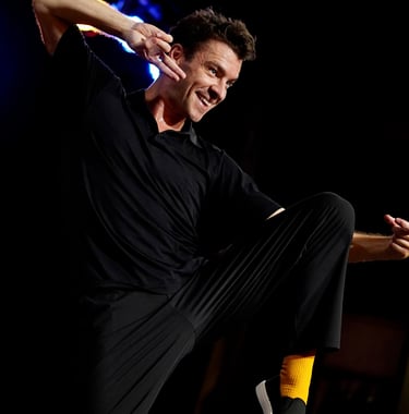 Spectacle, théâtre - Photo Dong phan -4- AU NOM DU PERE, DU FILS ET DE JACKIE CHAN - ARTEPHILE OFF 2