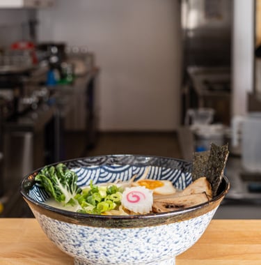un bol de ramen