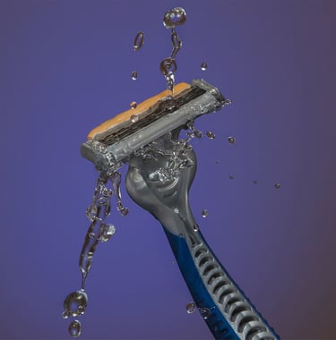 Men's razor with water splash