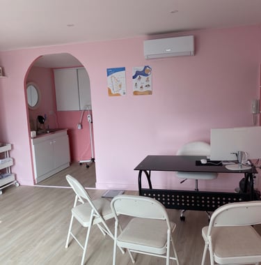 Cabinet rose pour l'une de nos sage-femmes.