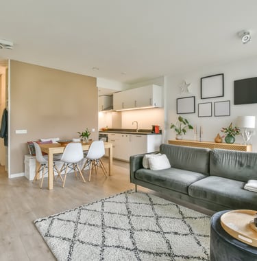 Salon chaleureux et rénové 