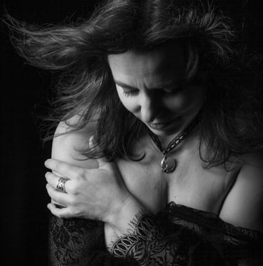 Portrait de femme en noir et blanc