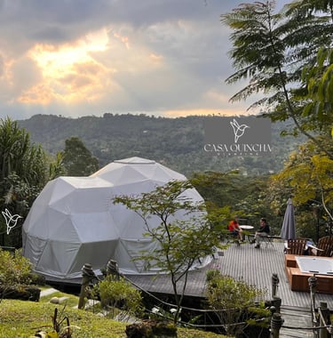 Hermoso atardecer en Casa Quincha Glamping cerca de Bogota clima templado