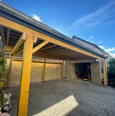 Construction d’un auvent en charpente bois avec gouttière — Saint-Germain-en-Laye (78)